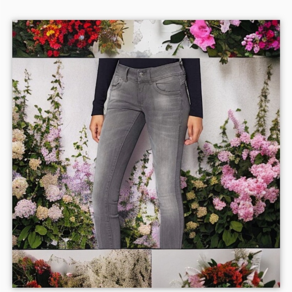 Warehouse One -Washed Charcoal Grey Jean-Skinny -Mid rise- Sz27-Stretch-…